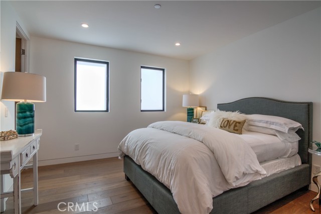 810 Loma Drive, Hermosa Beach, California 90254, 3 Bedrooms Bedrooms, ,3 BathroomsBathrooms,Residential,Sold,Loma,SB22041527