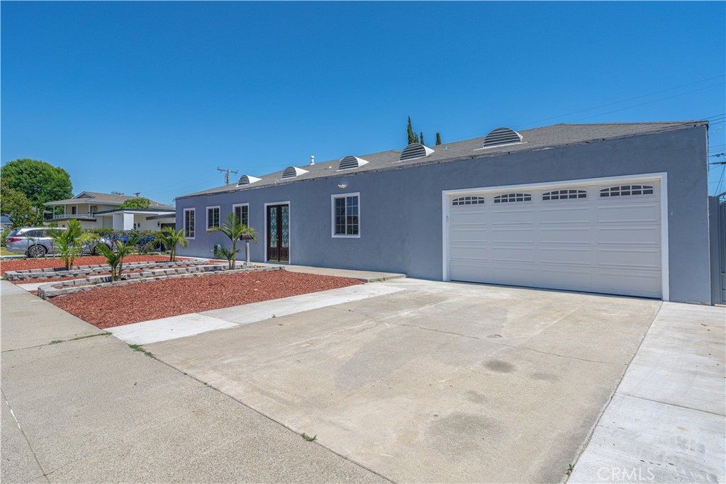 1224 E Live Oak Court