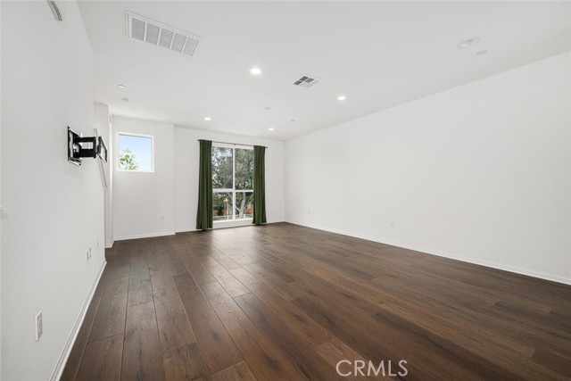 Detail Gallery Image 16 of 63 For 5860 Linden #8,  Long Beach,  CA 90805 - 3 Beds | 2/1 Baths