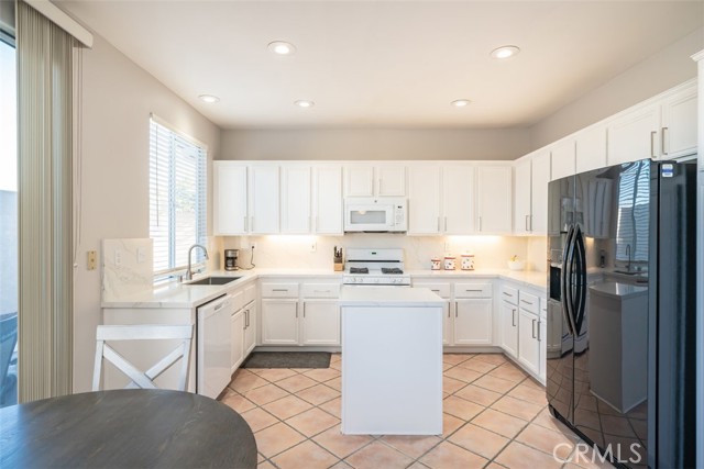 Detail Gallery Image 16 of 46 For 22588 Silver Dollar, Corona,  CA 92883 - 3 Beds | 2/1 Baths