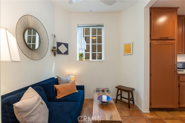 Detail Gallery Image 12 of 55 For 11445 Moorpark, Studio City,  CA 91602 - 2 Beds | 2/1 Baths