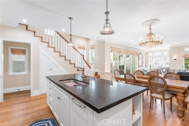 Detail Gallery Image 15 of 37 For 220 Coral, Newport Beach,  CA 92662 - 3 Beds | 3/1 Baths