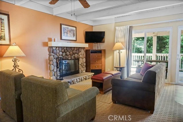 Detail Gallery Image 3 of 15 For 124 Rockledge Ln #7,  Lake Arrowhead,  CA 92352 - 2 Beds | 1/1 Baths