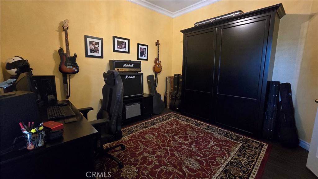 https://media.crmls.org/medias/2d6ae877-6991-464a-97d4-31473ab80567.jpg?preset=X-Large