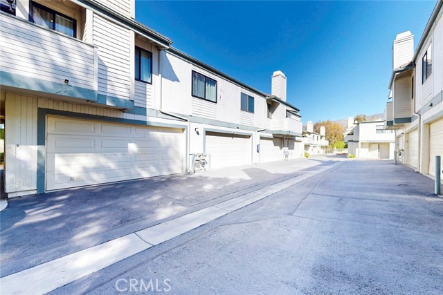 Detail Gallery Image 7 of 38 For 10504 Sunland Blvd Bld #5,  Sunland,  CA 91040 - 2 Beds | 2 Baths