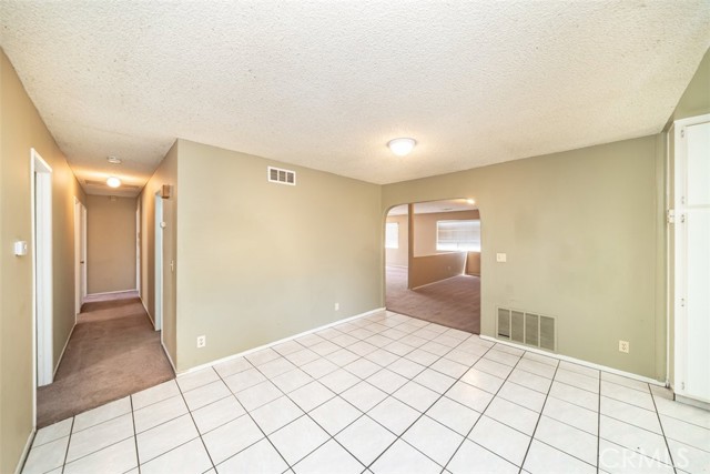 Detail Gallery Image 5 of 32 For 949 Lorna St, Corona,  CA 92882 - 4 Beds | 2 Baths