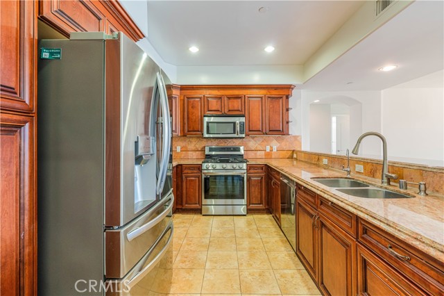 Detail Gallery Image 9 of 29 For 1835 Barrington #202,  Los Angeles,  CA 90025 - 3 Beds | 3 Baths