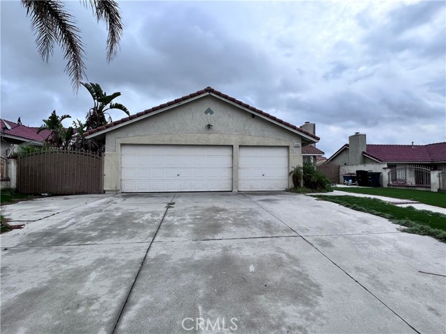 9765 Venus Ln, Fontana, CA 92335