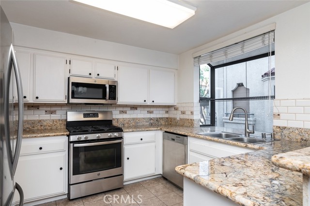 2930 Montrose Avenue, La Crescenta CA: https://media.crmls.org/medias/2d6c32a3-d5f5-4169-8d72-b53a84409f01.jpg