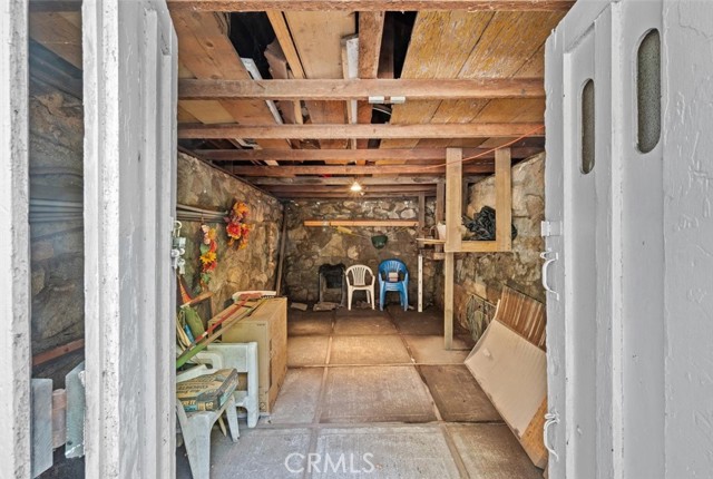 27048 State Highway 189, Blue Jay CA: https://media.crmls.org/medias/2d6c344f-2e7a-4bb0-b9eb-7024a272a74e.jpg