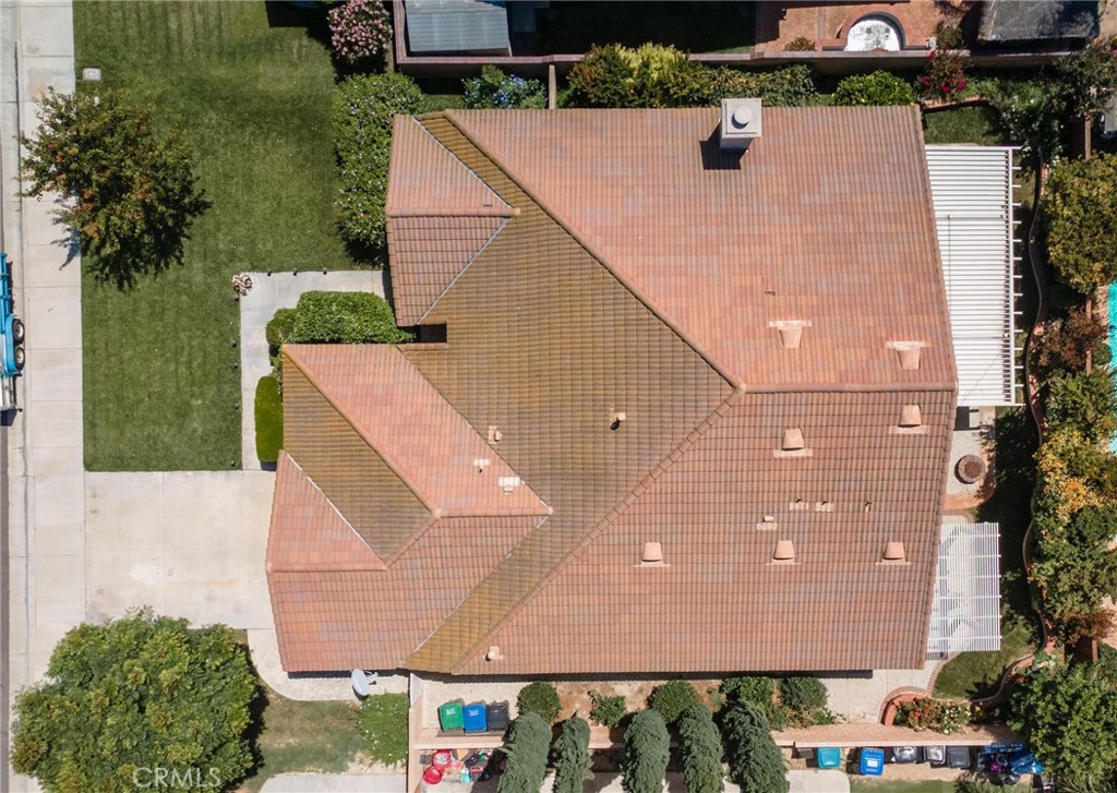 https://media.crmls.org/medias/2d6c3ebd-5b29-45b5-b62b-f911b4897e36.jpg?preset=X-Large