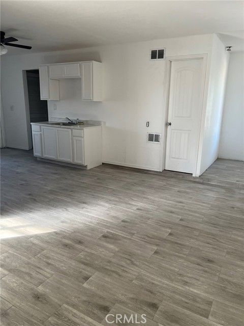 Detail Gallery Image 7 of 9 For 18530 Eucalyptus St #B,  Hesperia,  CA 92345 - 1 Beds | 1 Baths