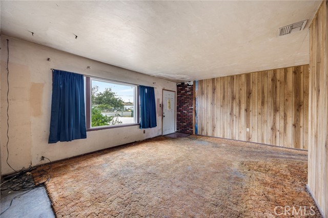 9259 Beech Avenue, Fontana CA: https://media.crmls.org/medias/2d6c6d1b-d4f7-4d9b-92c9-c1f6b7fafc48.jpg