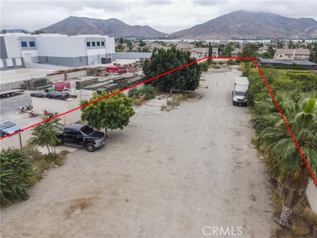 Detail Gallery Image 7 of 9 For 16569 Slover, Fontana,  CA 92337 - – Beds | – Baths