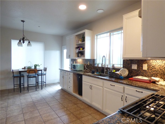 Detail Gallery Image 4 of 30 For 6279 Long Cove Dr, Fontana,  CA 92336 - 3 Beds | 2/1 Baths