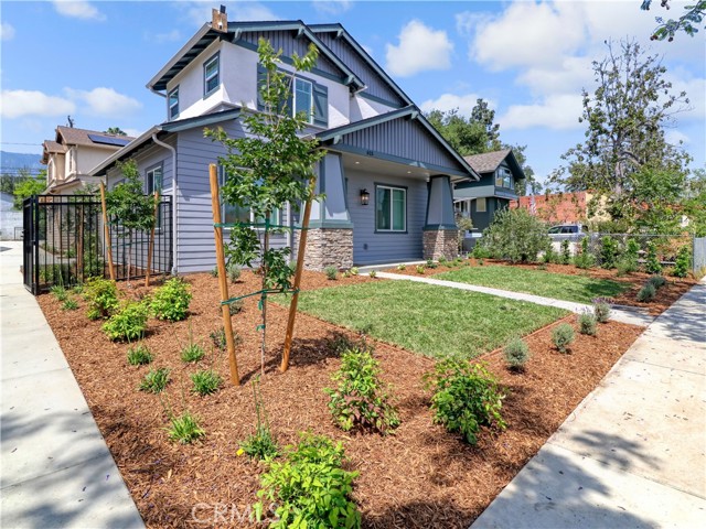 615 E Walnut Avenue, Monrovia CA: https://media.crmls.org/medias/2d6d1569-ad26-45c8-8044-84d2f20b9fdb.jpg