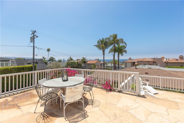 939 16th Street, Hermosa Beach, California 90254, 3 Bedrooms Bedrooms, ,2 BathroomsBathrooms,Residential,Sold,16th,SB24100792