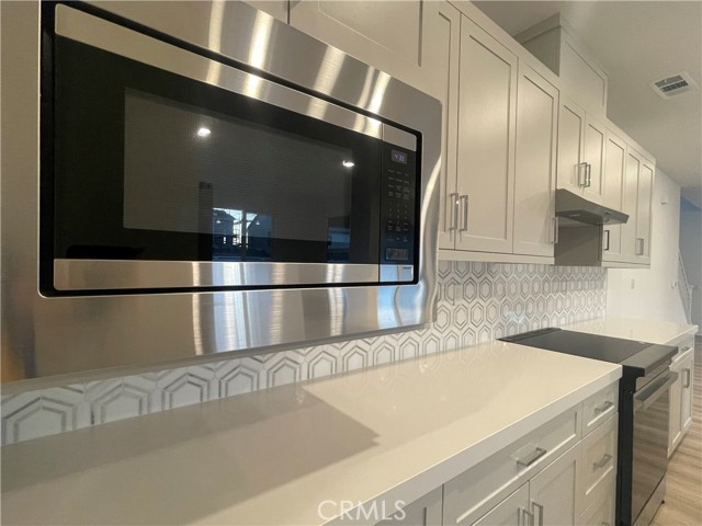 Detail Gallery Image 8 of 24 For 115 Metz, Oceanside,  CA 92057 - 4 Beds | 2/1 Baths