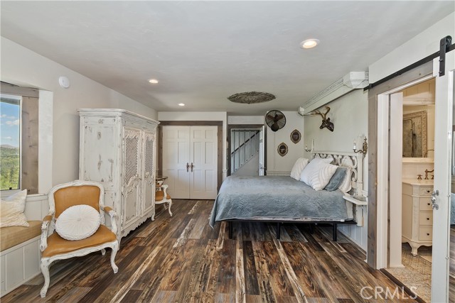 Image 17 of 38 For 533 Sunderland Court