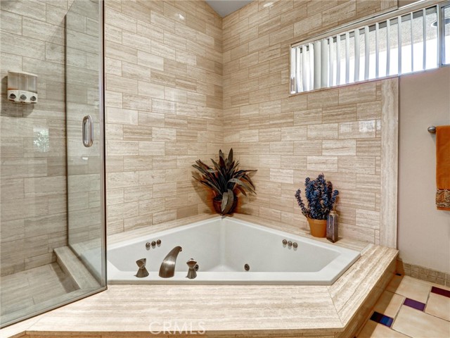 208 Kavenish S Drive, Rancho Mirage CA: https://media.crmls.org/medias/2d6ea636-a2ef-4088-bd25-8f6f5524d9c4.jpg