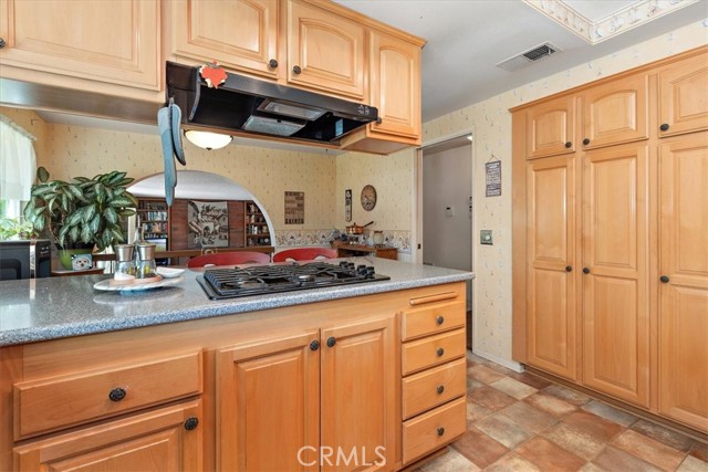 Detail Gallery Image 10 of 35 For 860 Emerson St, Upland,  CA 91784 - 4 Beds | 3 Baths