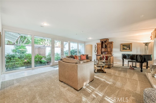 6695 N Van Ness Boulevard, Fresno CA: https://media.crmls.org/medias/2d6f4855-668e-4aa7-a689-89e8fa2be440.jpg