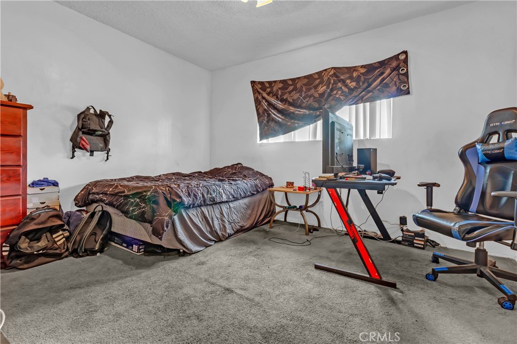 https://media.crmls.org/medias/2d6f5c01-ee4c-4c4a-bed9-651301f28589.jpg?preset=X-Large