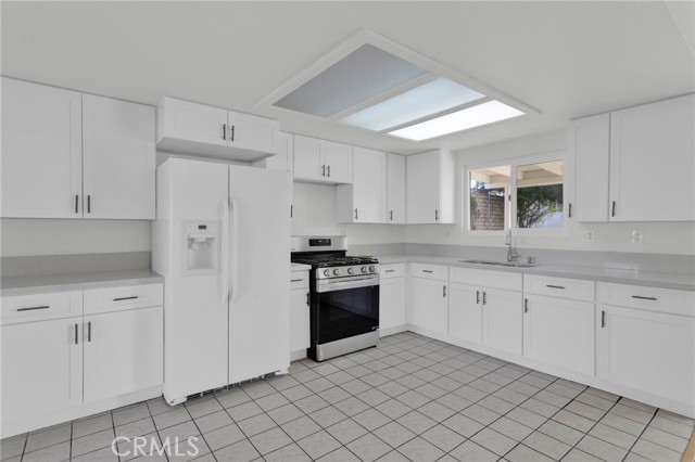 Detail Gallery Image 15 of 44 For 12421 Spring Valley Pkwy, Victorville,  CA 92395 - 4 Beds | 3 Baths