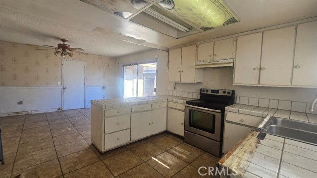 1438 Val Vista, Pomona CA: https://media.crmls.org/medias/2d6fb606-e840-478d-9fcd-6ac205028136.jpg