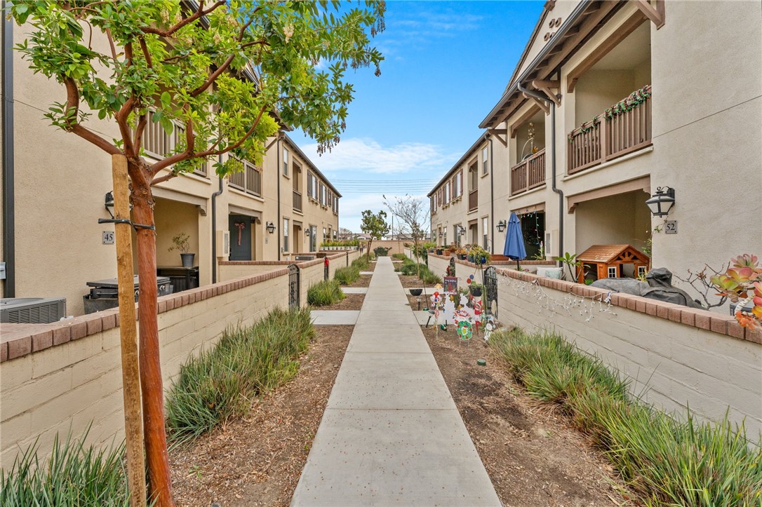 Detail Gallery Image 1 of 44 For 2848 E Berry Loop Privado #52,  Ontario,  CA 91761 - 3 Beds | 2/1 Baths