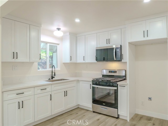 Detail Gallery Image 7 of 27 For 660 Acacia, Crestline,  CA 92325 - 2 Beds | 1 Baths