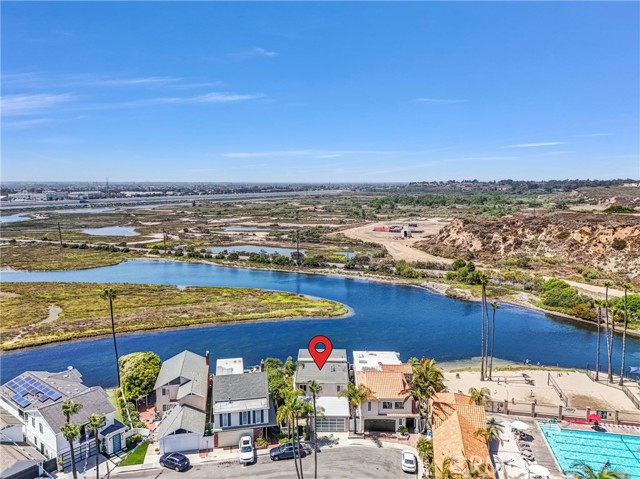 Detail Gallery Image 8 of 37 For 6 Canal Cir, Newport Beach,  CA 92663 - 4 Beds | 3 Baths