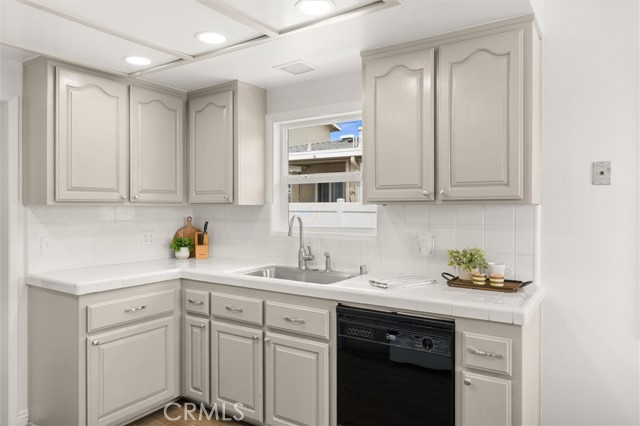 Detail Gallery Image 8 of 44 For 243 S Hanford, San Pedro,  CA 90732 - 3 Beds | 2 Baths