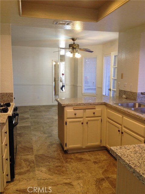 Detail Gallery Image 5 of 24 For 10482 Sagecrest Dr, Moreno Valley,  CA 92557 - 4 Beds | 2/1 Baths