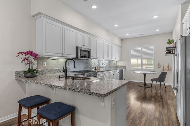 Detail Gallery Image 8 of 54 For 135 Neptune, Irvine,  CA 92618 - 2 Beds | 2/1 Baths