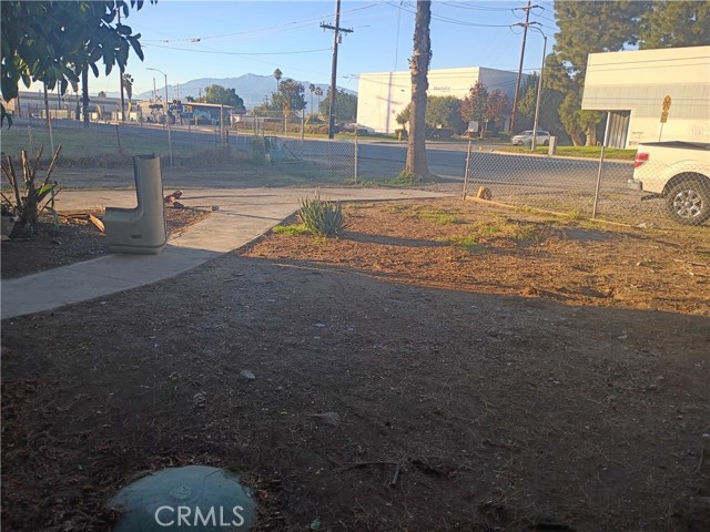 Detail Gallery Image 3 of 29 For 23983 E Central, San Bernardino,  CA 92408 - 3 Beds | 1 Baths