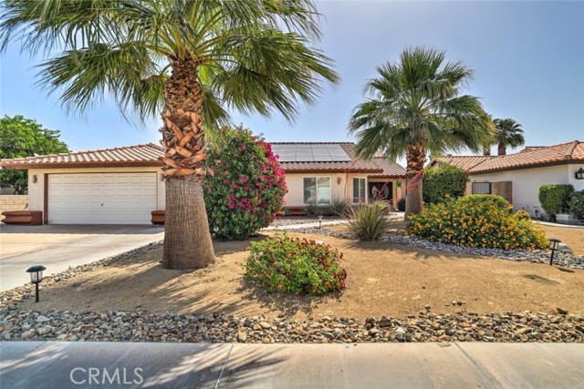 Detail Gallery Image 1 of 28 For 43300 Warner Trl, Palm Desert,  CA 92211 - 3 Beds | 2 Baths