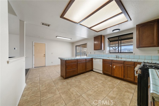 Detail Gallery Image 5 of 18 For 9620 E Avenue Q, Palmdale,  CA 93591 - 3 Beds | 2 Baths