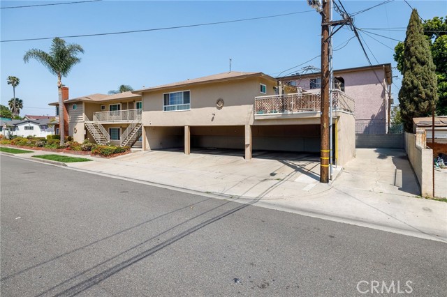 12532 Cranbrook Avenue, Hawthorne CA: https://media.crmls.org/medias/2d73e9c8-8ff5-488a-82c8-da1b823e5047.jpg