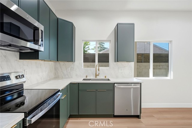 Detail Gallery Image 7 of 25 For 16140 Mayall St, North Hills,  CA 91343 - 3 Beds | 2 Baths