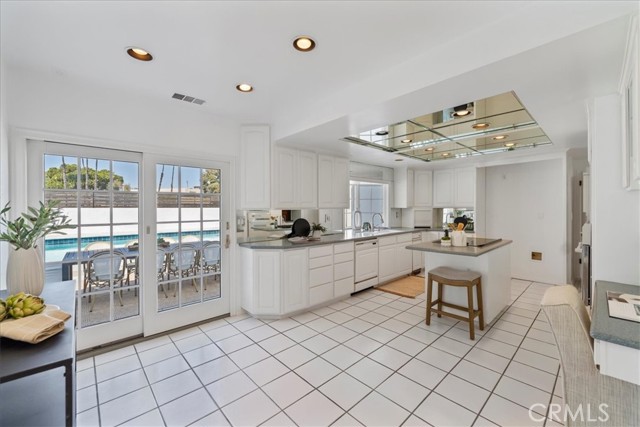 6451 E Shire Way, Long Beach CA: https://media.crmls.org/medias/2d74b397-0abf-4457-9a08-3b1033aefd25.jpg