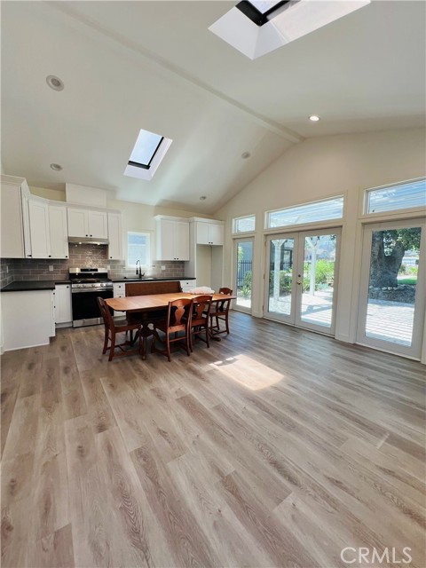 Detail Gallery Image 3 of 14 For 146 E Cherry Ave #1,  Monrovia,  CA 91016 - 2 Beds | 2 Baths