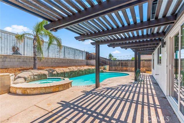 Detail Gallery Image 28 of 32 For 1157 Fallbrook Dr, Corona,  CA 92878 - 4 Beds | 2 Baths