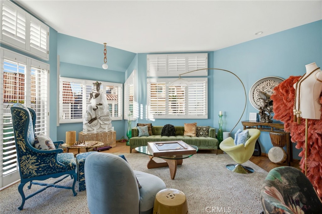 https://media.crmls.org/medias/2d75ccec-0d85-48c9-b137-727ac660eabb.jpg?preset=X-Large
