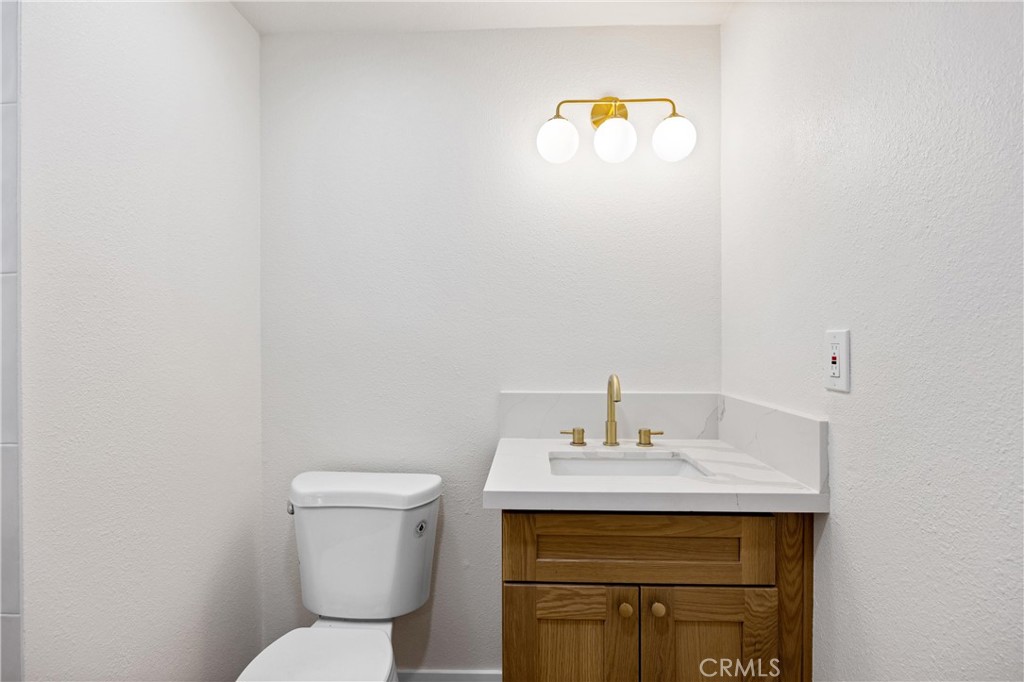 https://media.crmls.org/medias/2d762df5-7cf1-4d49-b1aa-cf511d4ad3e9.jpg?preset=X-Large