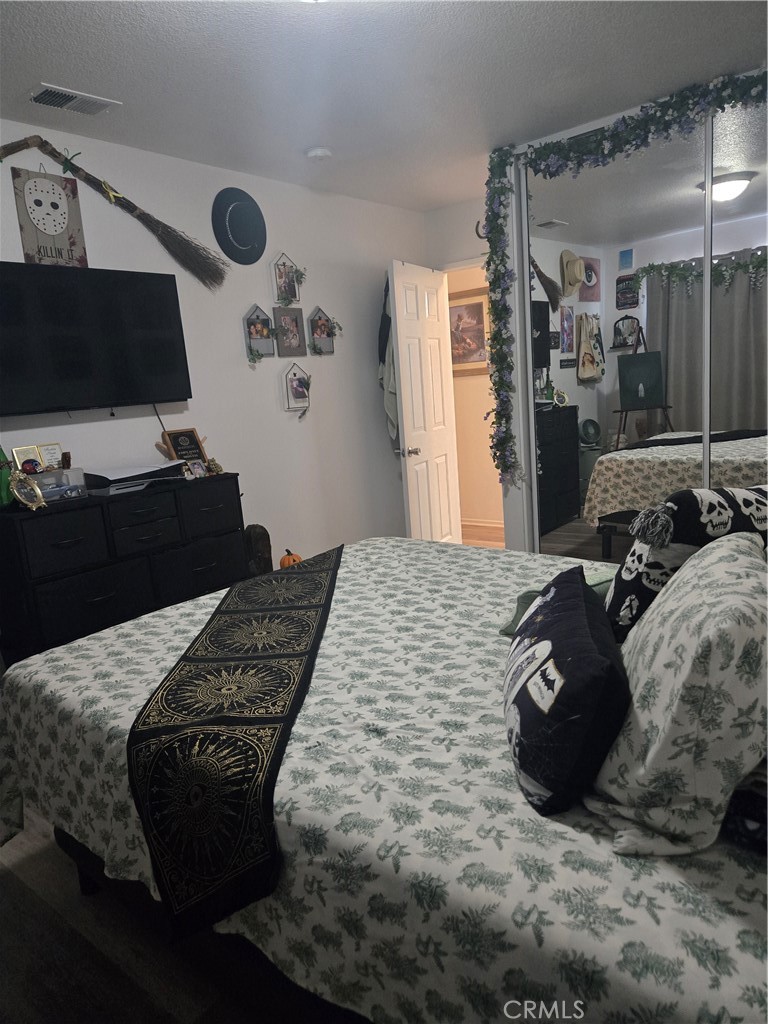 https://media.crmls.org/medias/2d76451c-4e3e-4337-94a3-3383f77192df.jpg?preset=X-Large