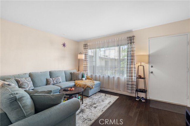 Detail Gallery Image 4 of 24 For 312 N Louise St #210,  Glendale,  CA 91206 - 2 Beds | 2 Baths