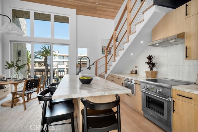 555 Esplanade, Redondo Beach CA: https://media.crmls.org/medias/2d773483-fa9a-4ebd-8963-4e718cd75658.jpg