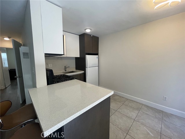 Detail Gallery Image 4 of 11 For 1250 W 37th St #4,  Los Angeles,  CA 90007 - 2 Beds | 1 Baths