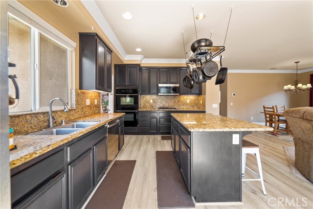 35579 Denver Circle, Winchester CA: https://media.crmls.org/medias/2d77f9ef-87a4-4ca4-9212-7649ec1b0a8c.jpg